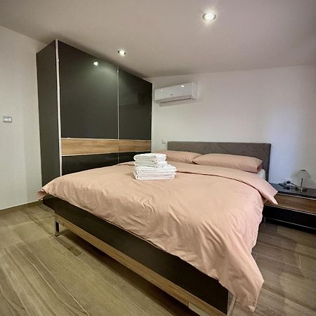Grande Rosa Apartment Vrulje  Exterior photo
