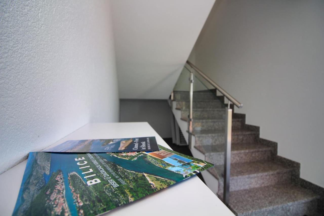 Grande Rosa Apartment Vrulje  Exterior photo