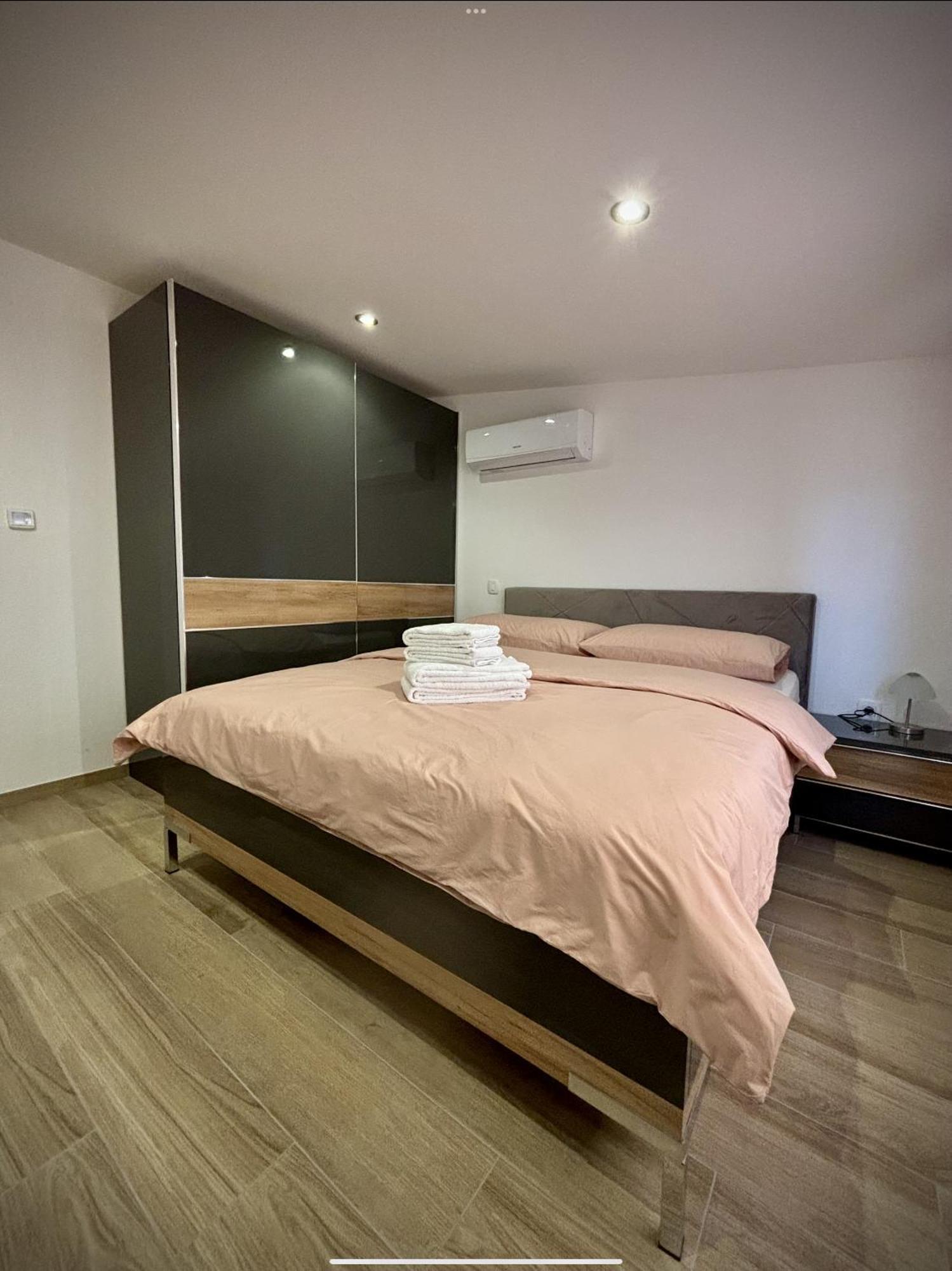 Grande Rosa Apartment Vrulje  Exterior photo